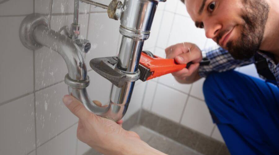 Professional clogged toilet repair services in Lyman, WY